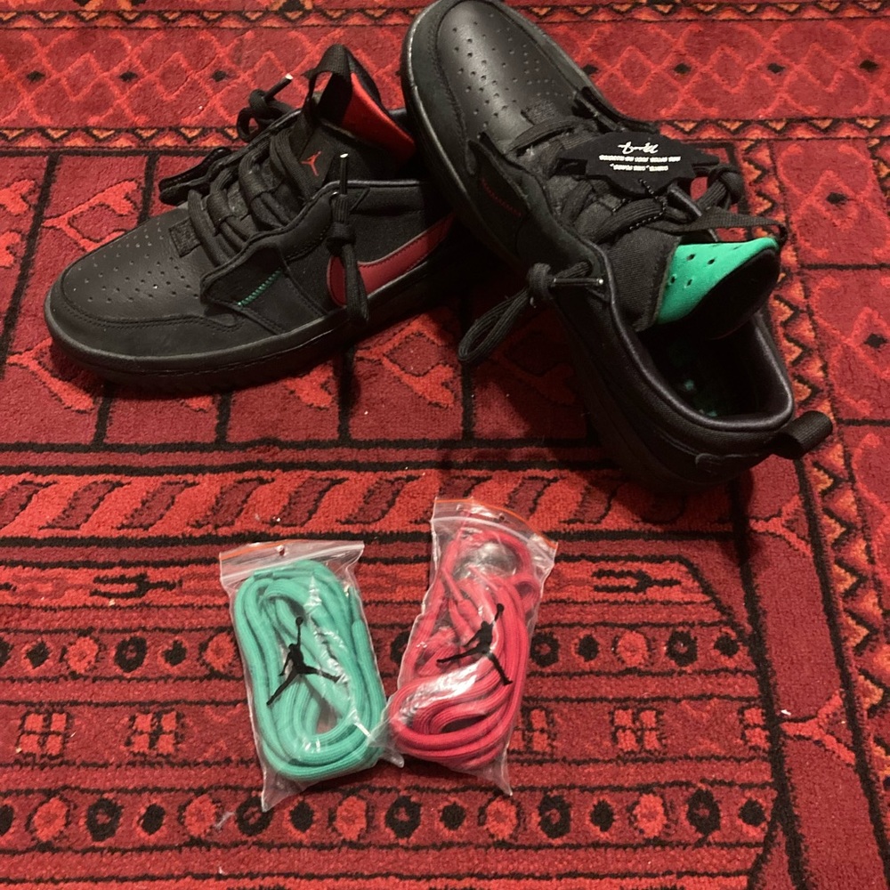 Brand new
Ghetto Gastro x Air Jordan 1 Low React 'Fearless'